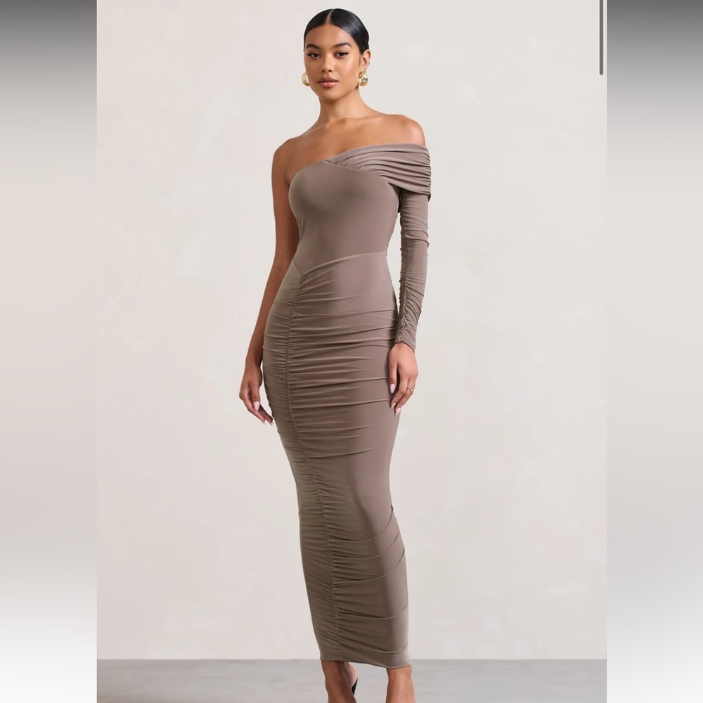 MOCHA RUCHED ONE SHOULDER MAXI DRESS 🤎